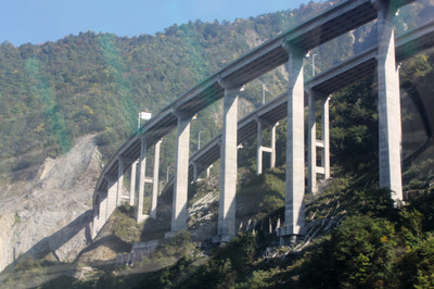 高速公路的奇跡 現代公路工程建筑的壯麗詩篇